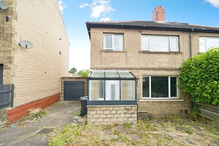 3 Bedroom Semi Detached House For Sale In Wakefield Road, Huddersfield, HD5