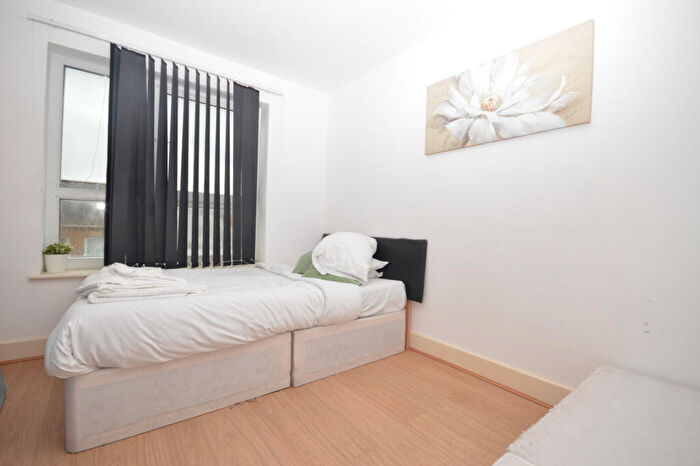 2 Bedroom Flat To Rent In Westferry Road, Tower Hamlets, E14