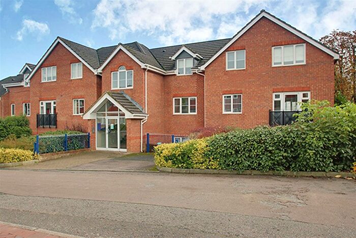 2 Bedroom Flat For Sale In Cobbetts Ride, Tring, HP23
