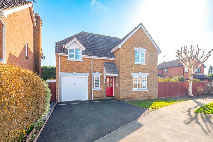3 Bedroom Detached House For Sale In Long Fallow, St. Albans, Hertfordshire, AL2