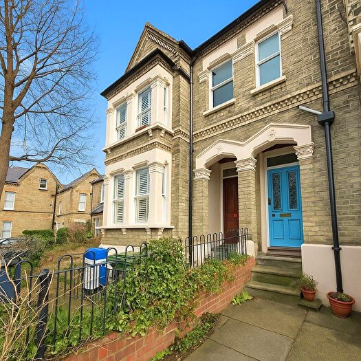 2 Bedroom Apartment To Rent In Priory Avenue, HP13