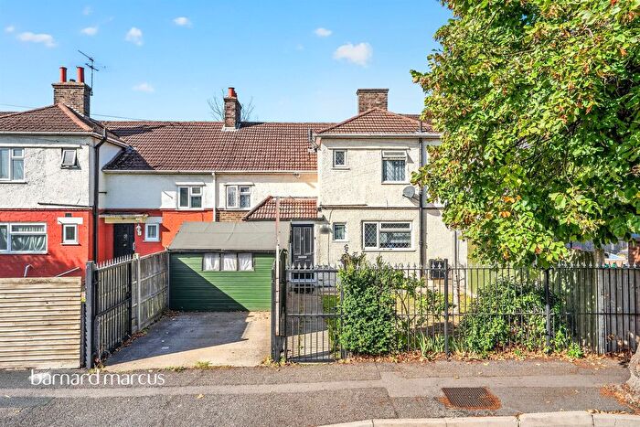 4 Bedroom Terraced House For Sale In Camomile Avenue, Mitcham, CR4