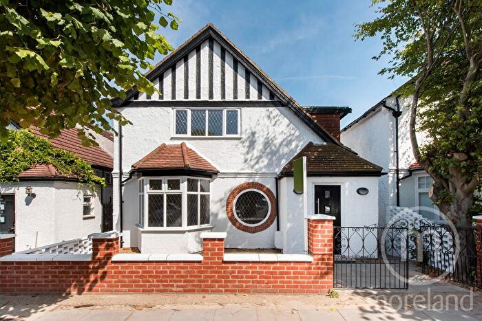 4 Bedroom Semi-Detached House To Rent In Brookside Road, Golders Green, London, NW11