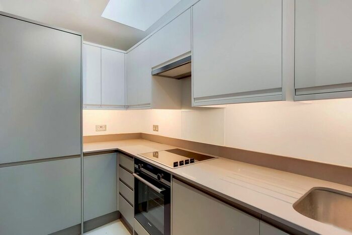 2 Bedroom Flat To Rent In Upper Richmond Road, East Putney, London, SW15