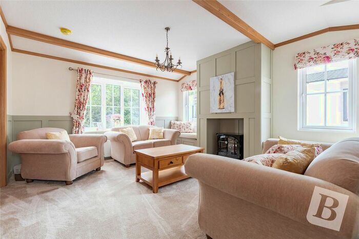 2 Bedroom Mobile/park Home For Sale In Hawkswood Road, Downham, Billericay, Essex, CM11