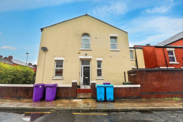 3 Bedroom Semi Detached House For Sale In Edge Grove, Fairfield, Liverpool, L7