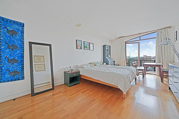 1 Bedroom Flat To Rent In Swan Court, Star Place, E1W