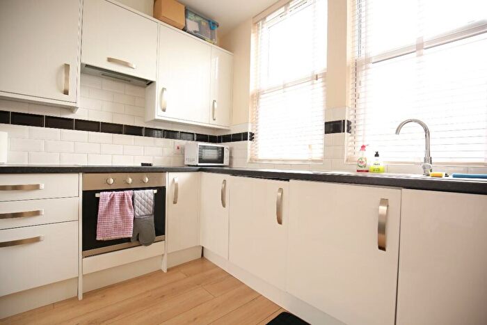 1 Bedroom Apartment To Rent In Holloway Road, London, N7
