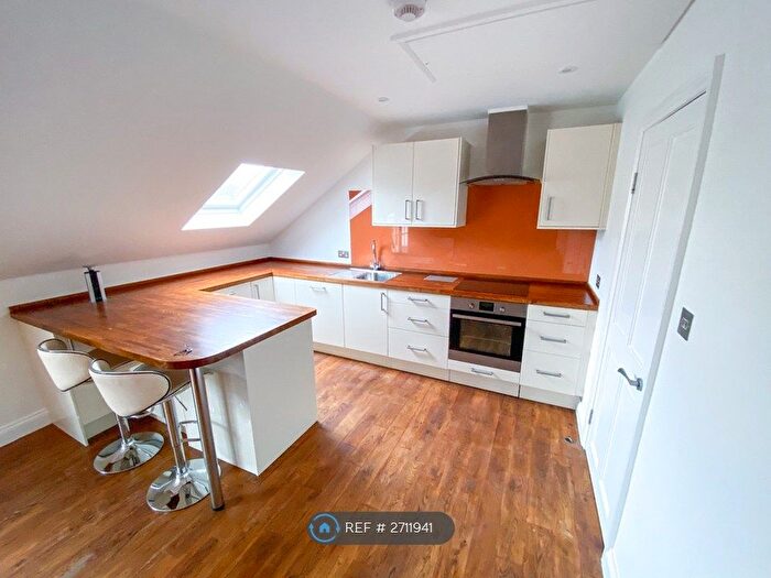 2 Bedroom Flat To Rent In Hanover Park, London, SE15