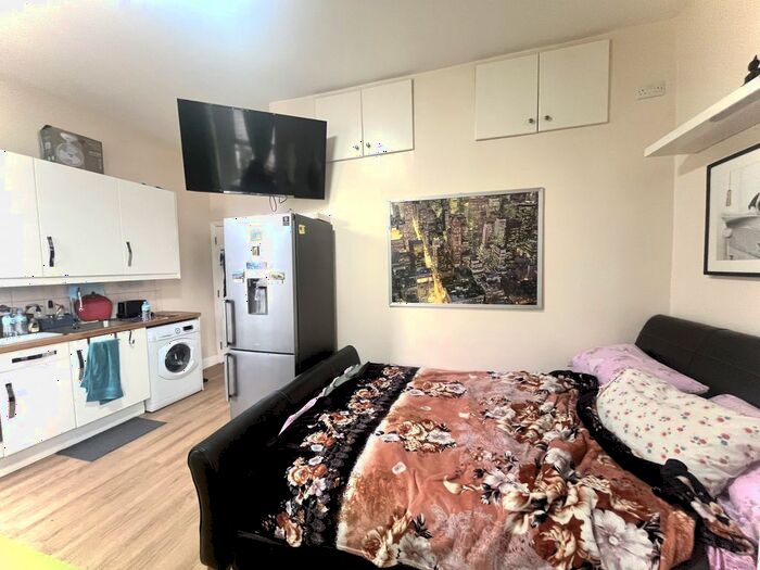Studio To Rent In Sylvan Avenue, London, N22
