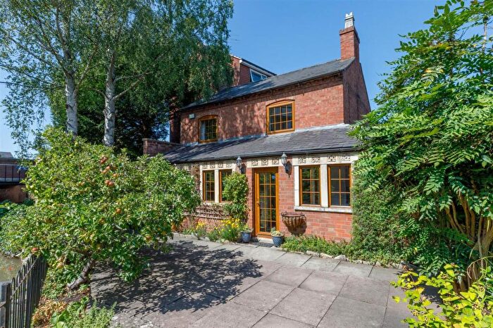 2 Bedroom Detached House For Sale In Warwick Road, Stratford-Upon-Avon, CV37