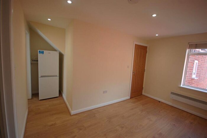 1 Bedroom Apartment To Rent In Elm Park Road, Reading, RG30