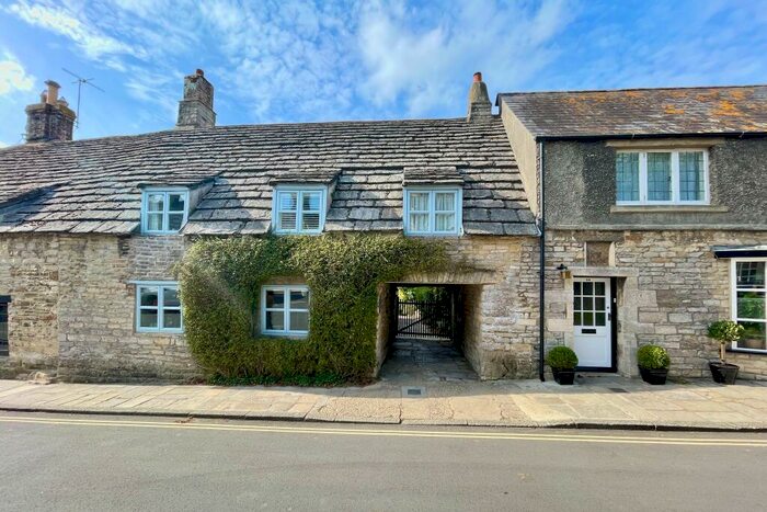 3 Bedroom Terraced House For Sale In Corfe Castle, BH20