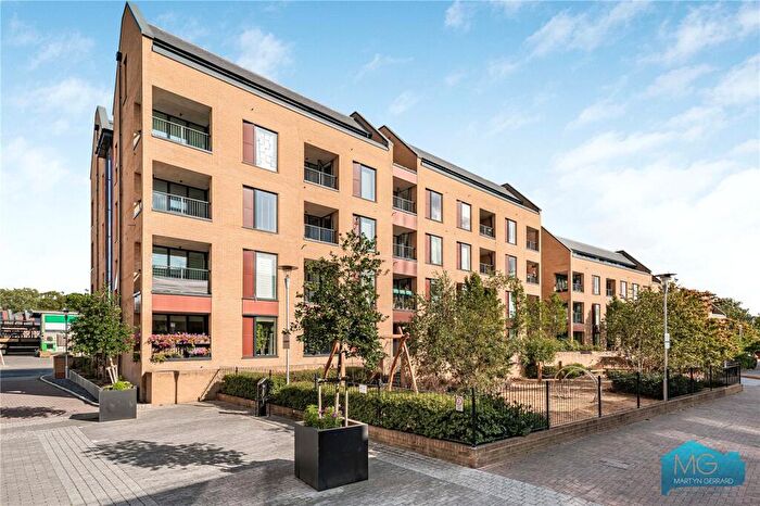 1 Bedroom Apartment For Sale In Quayle Crescent, London, N20