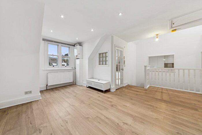 2 Bedroom Flat To Rent In Hemstal Road, West Hampstead, NW6