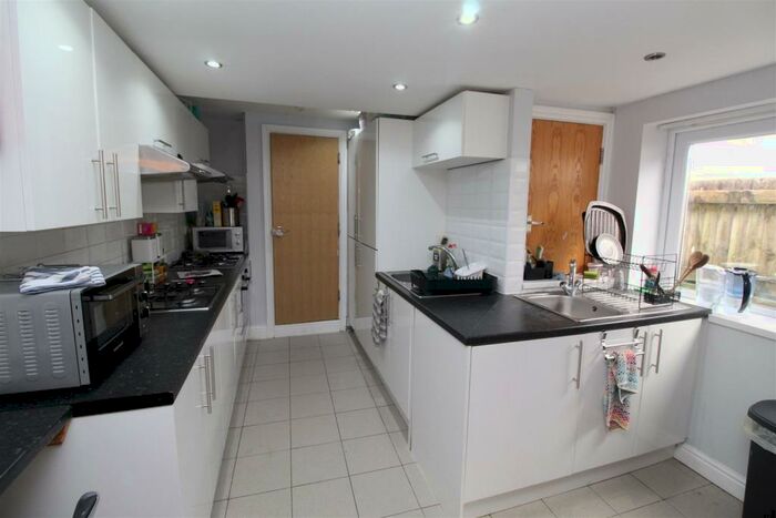 7 Bedroom House To Rent In Hirwain Street, Cathays, Cardiff, CF24