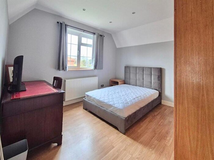 3 Bedroom Detached House To Rent In Norwich Walk, Edgware, HA8