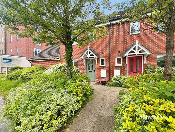 3 Bedroom Semi-Detached House For Sale In Skippetts Gardens, Basingstoke, RG21
