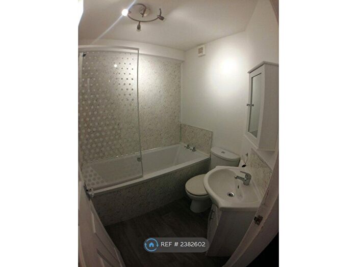 2 Bedroom Flat To Rent In Helenvale Street, Glasgow, G31