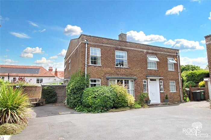 3 Bedroom Semi-Detached House For Sale In Posting House Mews, Speen, Newbury, RG14