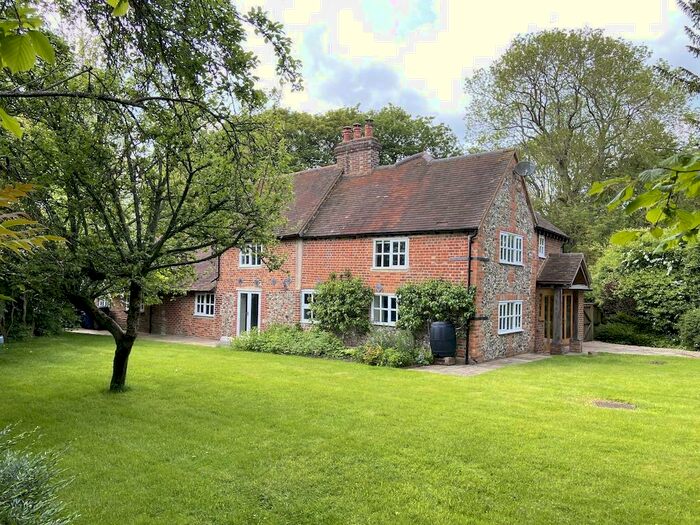 4 Bedroom Detached House For Sale In Turville Heath, Henley-On-Thames, RG9
