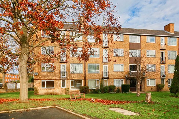 1 Bedroom Flat For Sale In Lower Mortlake Road, Richmond, TW9