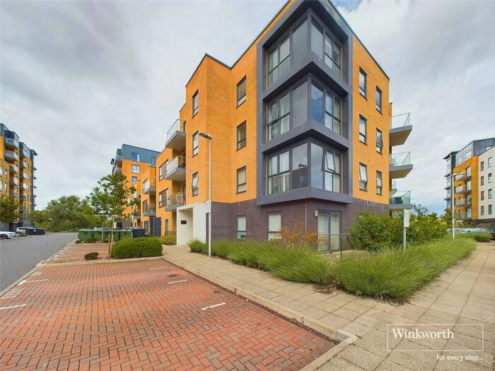 2 Bedroom Apartment To Rent In Peregrine House, Bedwyn Mews, Reading, Berkshire, RG2