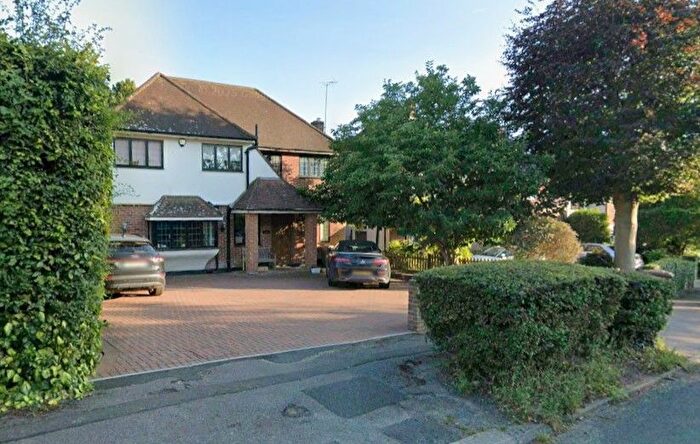 5 Bedroom Detached House To Rent In Hartsbourne Avenue, Bushey Heath, WD23