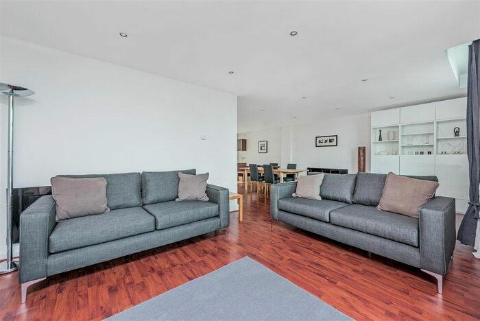 2 Bedroom Flat To Rent In Albert Embankment, Vauxhall, London, SE1
