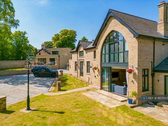 2 Bedroom Flat To Rent In Tapton Elms Coach House, Sheffield, S10