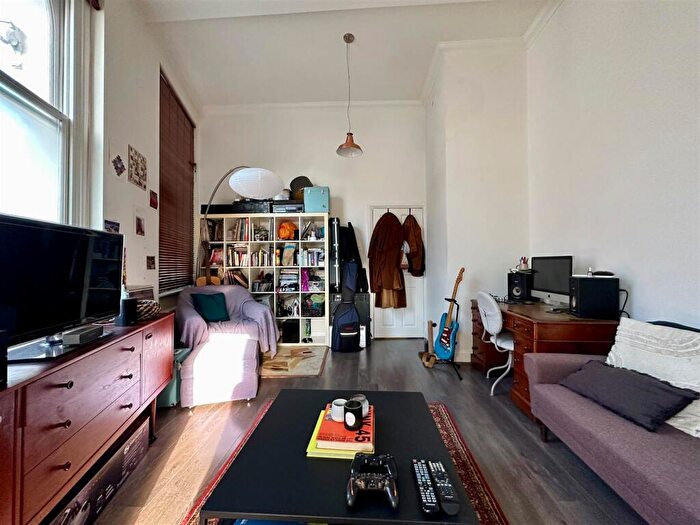 1 Bedroom Apartment To Rent In Canterbury Road, London, NW6