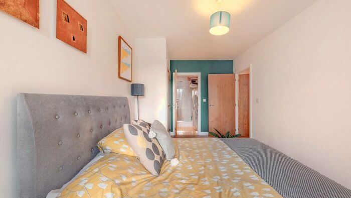 2 Bedroom Flat For Sale In Whiston Road, London, E2