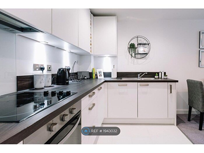 2 Bedroom Flat To Rent In Crowthorne Road, Bracknell, RG12