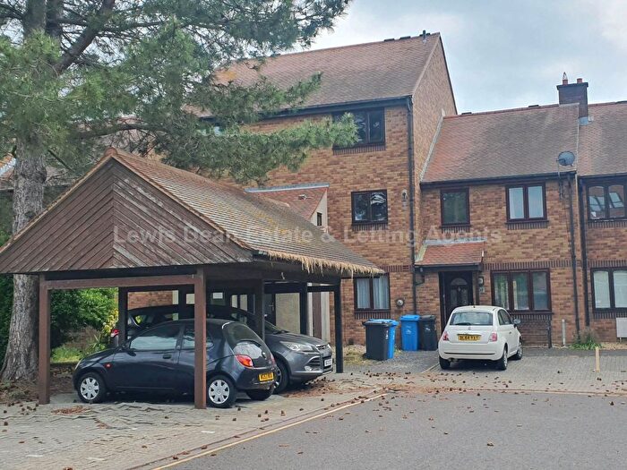 3 Bedroom Maisonette To Rent In Baiter Park, Poole, Dorset., BH15