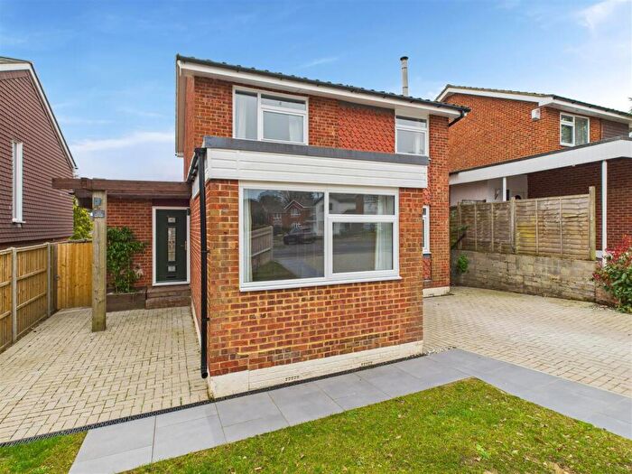 4 Bedroom Detached House To Rent In Pitchpond Road, Warsash, Southampton, SO31