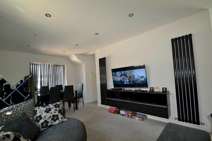 3 Bedroom Maisonette To Rent In Field End Road, Ruislip, HA4