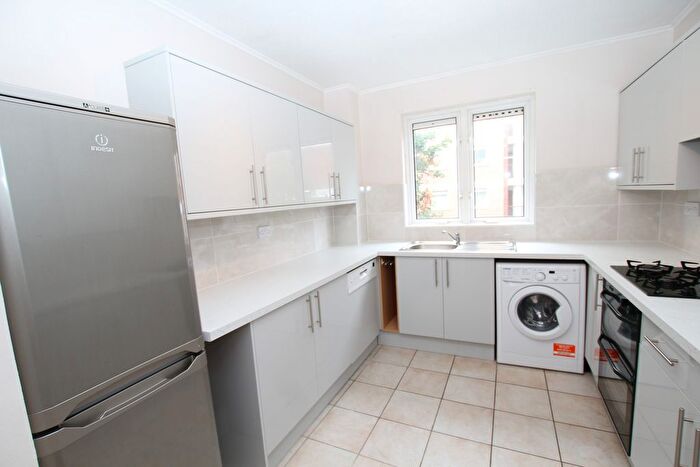 2 Bedroom Flat To Rent In Bucklands Road, Teddington, London, TW11