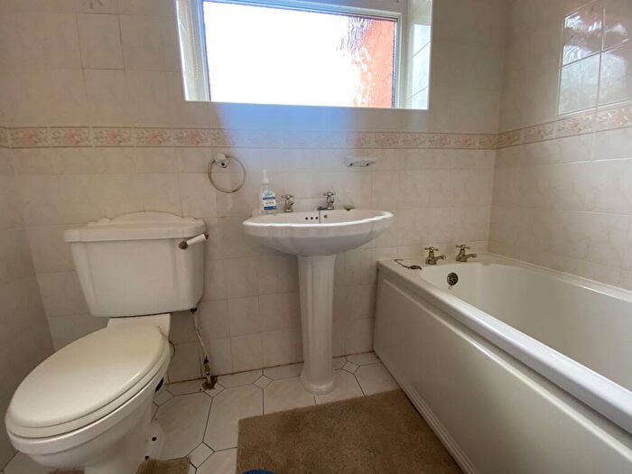 3 Bedroom Semi-Detached Bungalow For Sale In Fairfields, Garden Suburb, Oldham, OL8