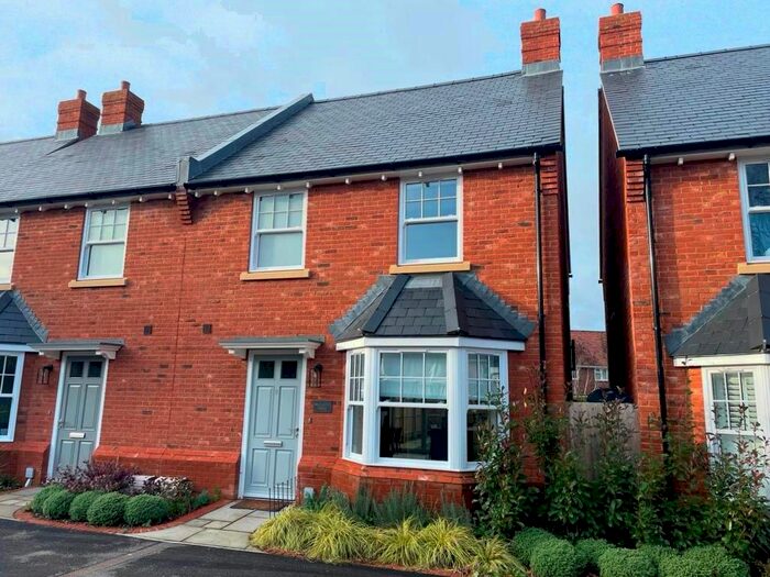 3 Bedroom Semi-Detached House For Sale In Connaught Place, Brockenhurst, SO42