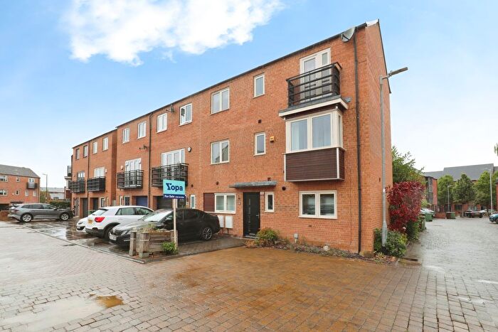 5 Bedroom End Of Terrace House For Sale In Warren House Road, Castleford, WF10