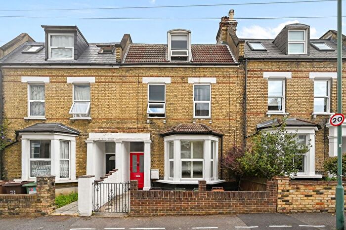 2 Bedroom Flat For Sale In Oxford Road, Wallington, SM6