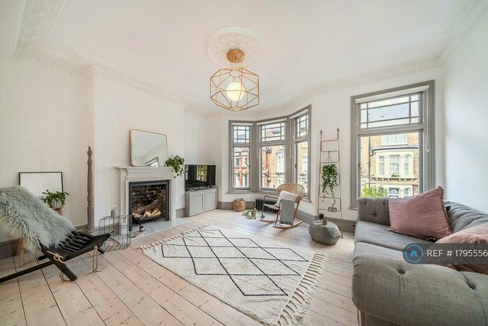 3 Bedroom Flat To Rent In East Dulwich, London, SE22