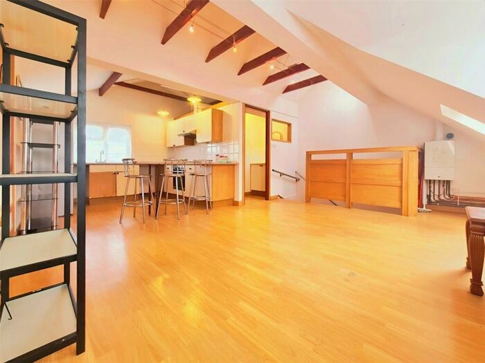 2 Bedroom Flat To Rent In Station Road, West Wickham, BR4