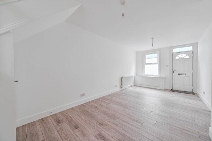 2 Bedroom End Of Terrace House To Rent In Laud Street, Central Croydon, Croydon, CR0