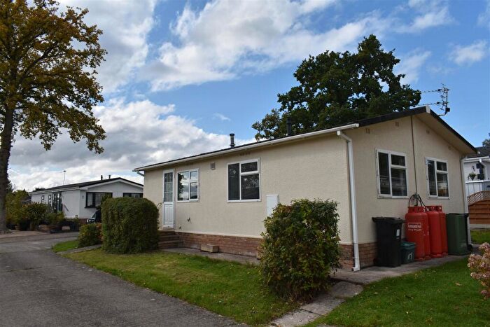2 Bedroom Mobile Home For Sale In Ram Hill, Coalpit Heath, Bristol, BS36