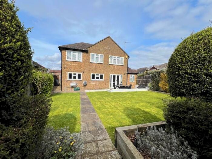5 Bedroom Detached House To Rent In Kestrel Close, Guildford, GU4