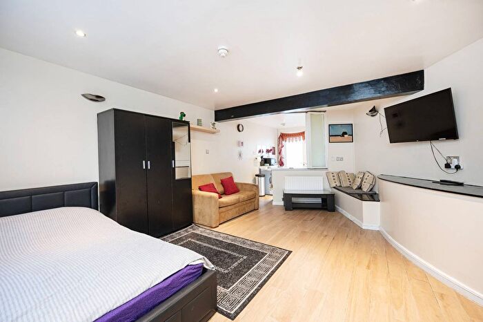 1 Bedroom Studio For Sale In Swinton Street, King's Cross, London, WC1X