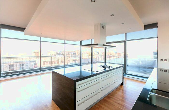 3 Bedroom Flat To Rent In Eyre Place, Edinburgh, EH3