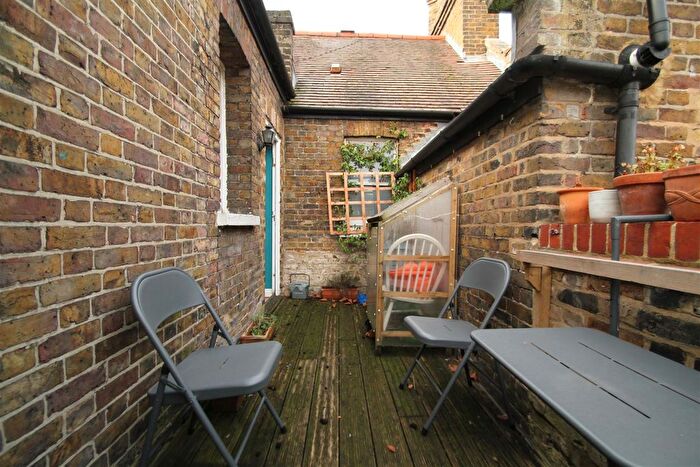 1 Bedroom Flat To Rent In Wellington Way, London, E3