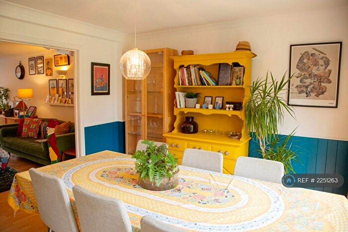 4 Bedroom Semi-Detached House To Rent In Lipsham Close, Banstead, SM7